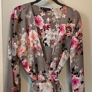 INC floral wrap with wrap around belt, size M, silk like look